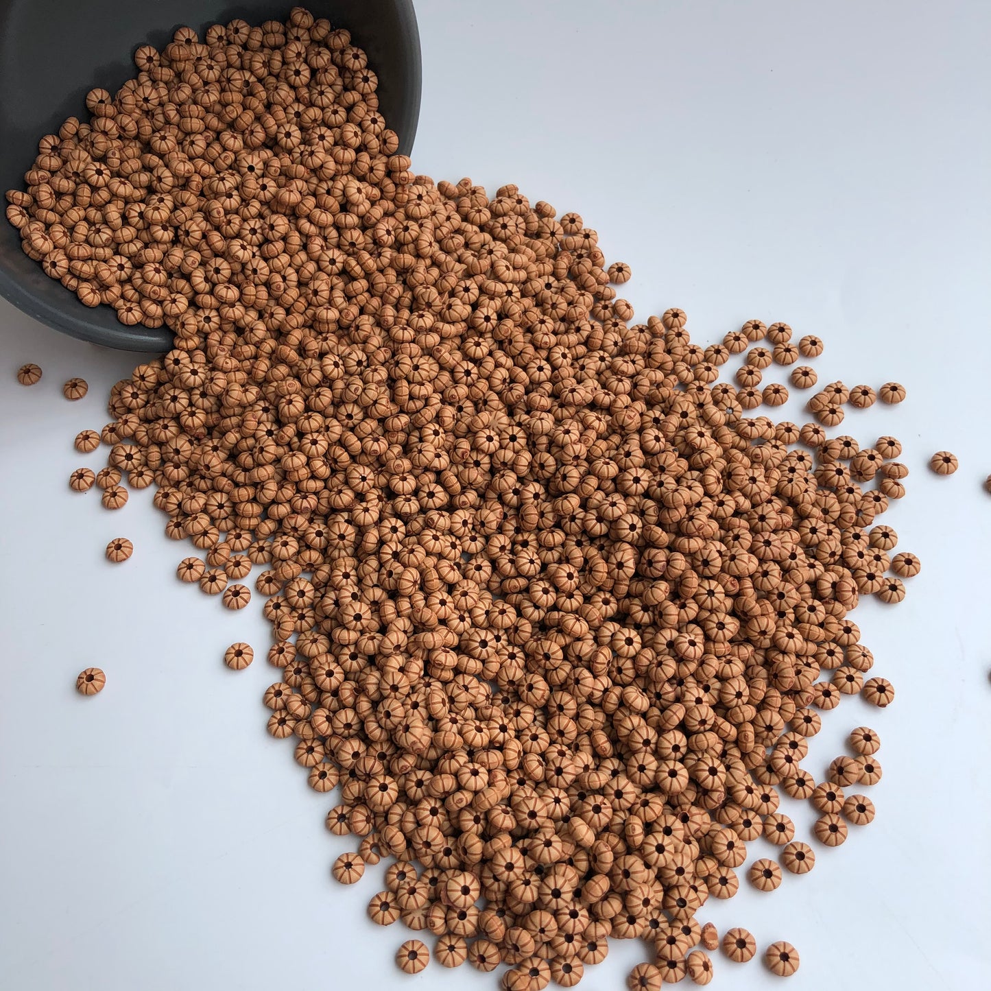 250X Spacer Beads 5.5mm Rondelle Flower Pattern Acrylic Plastic Tan Brown Bead