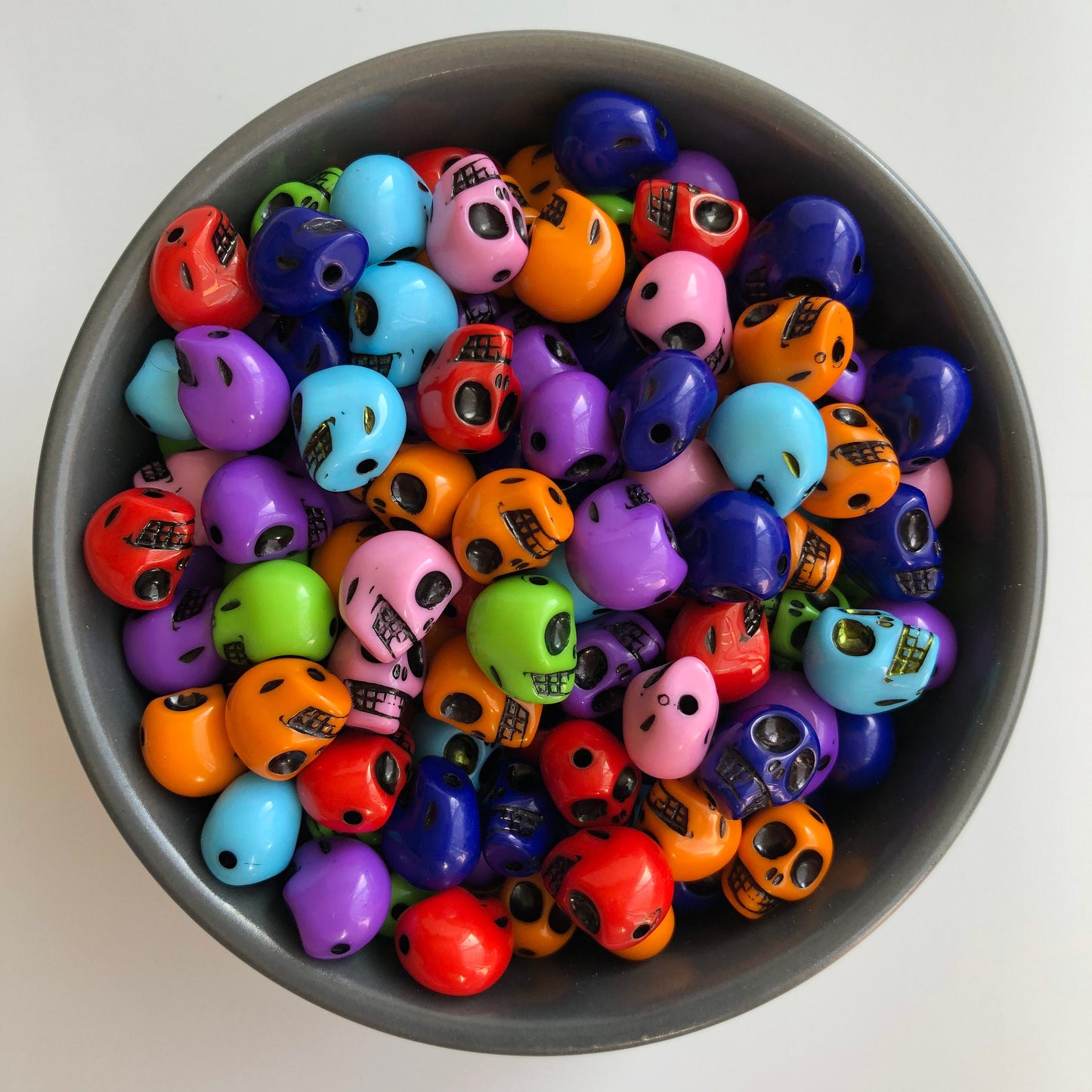 25pcs mixed assorted rainbow colour skull beads 12mm plastic halloween bead