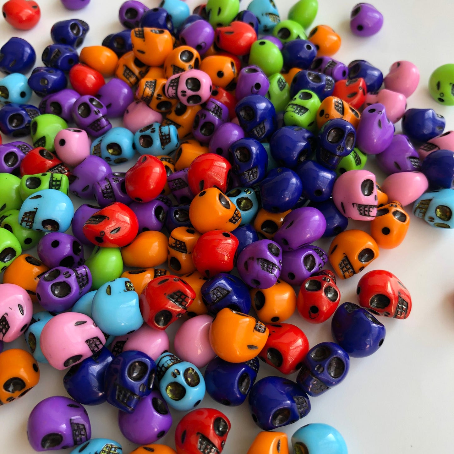 25pcs mixed assorted rainbow colour skull beads 12mm plastic halloween bead