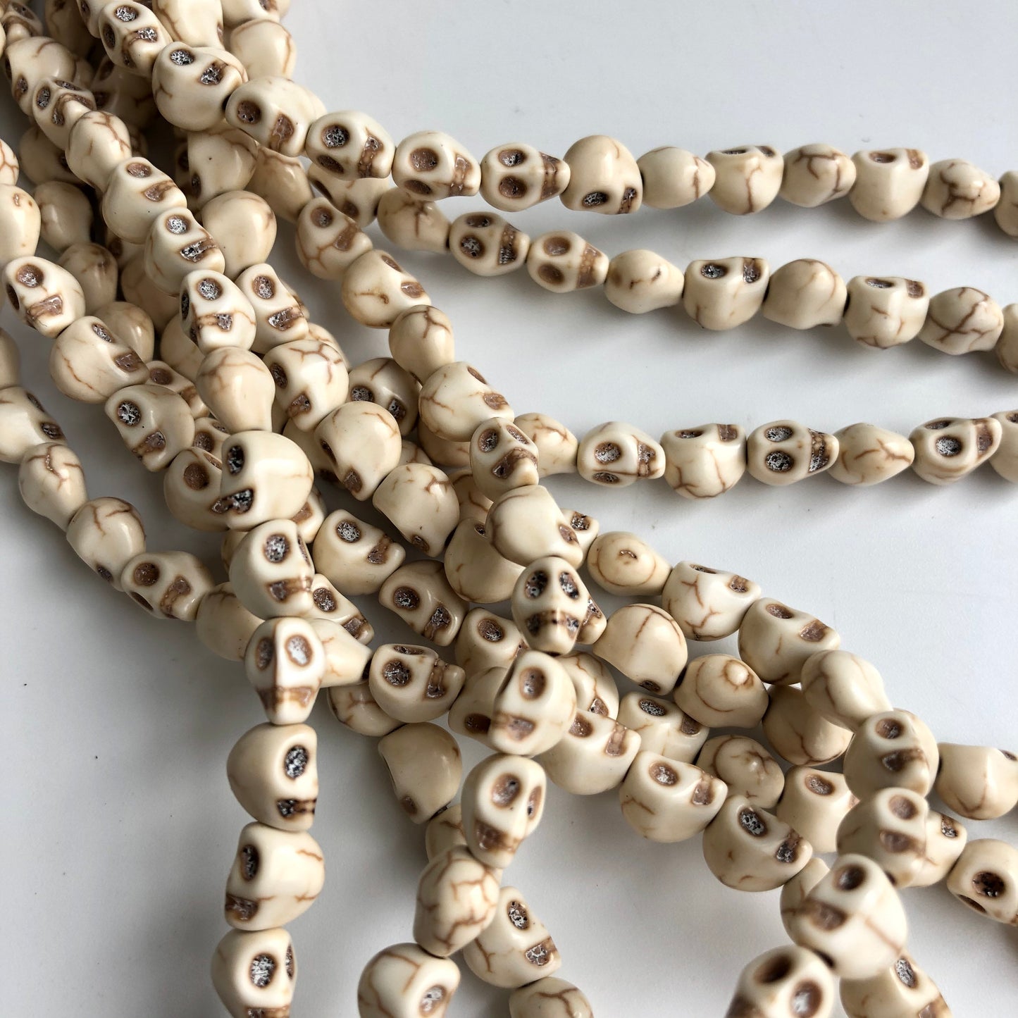 50X Antique White Howlite Skull Beads 8x7mm Halloween Glossy Gemstone Punk Bead 39cm Strand