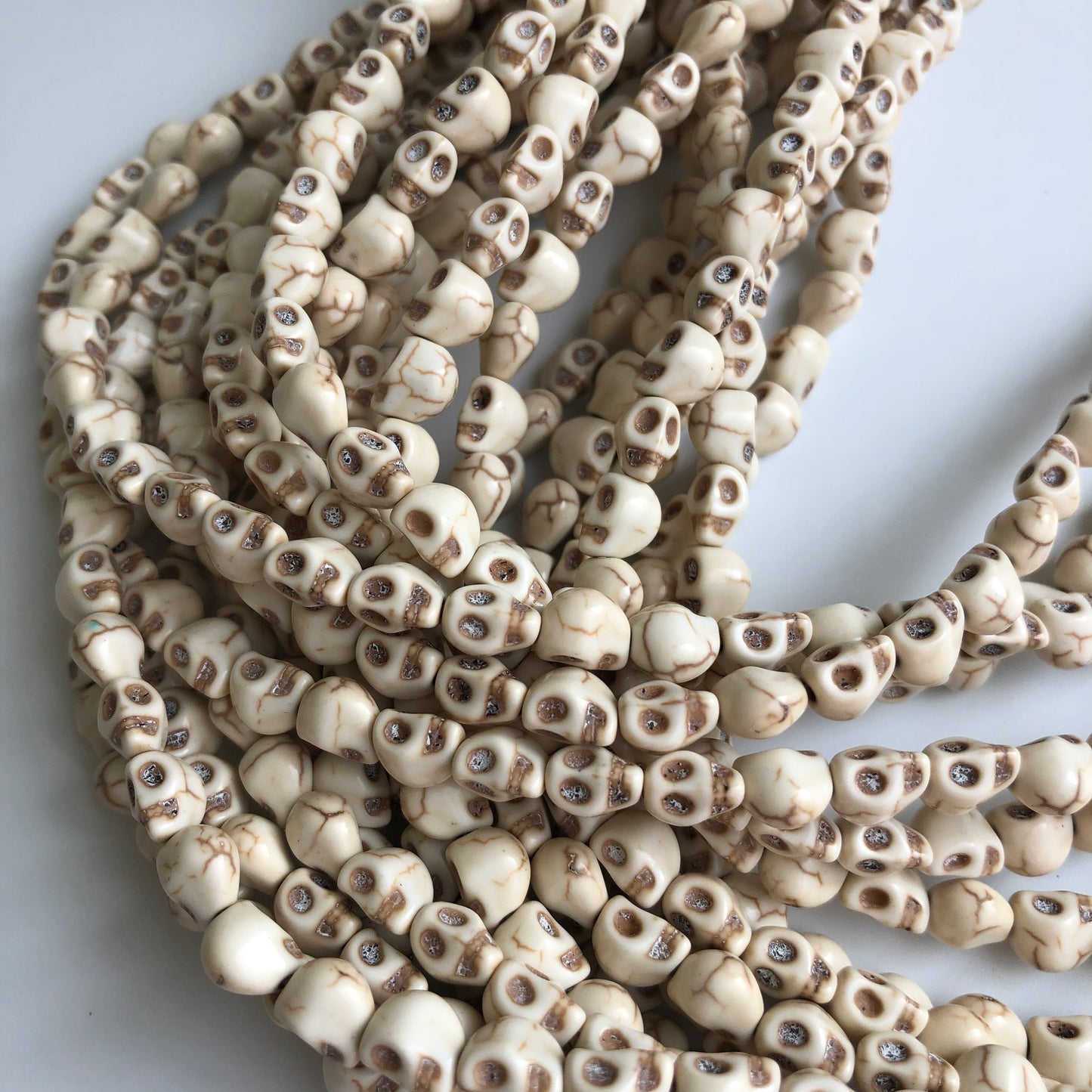 50X Antique White Howlite Skull Beads 8x7mm Halloween Glossy Gemstone Punk Bead 39cm Strand