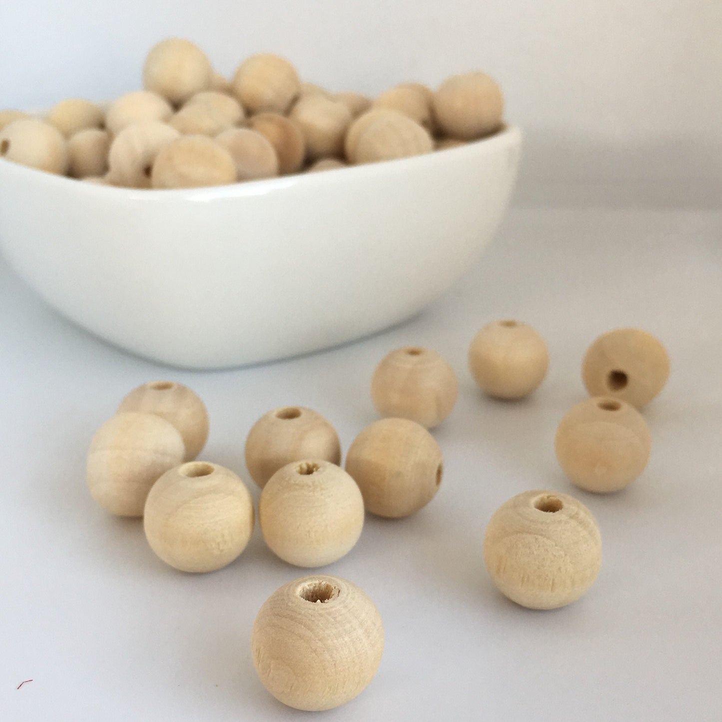 Natural Unpainted Wood Beads 14mm Round Unfinished Wooden Craft Bead 25 Pieces