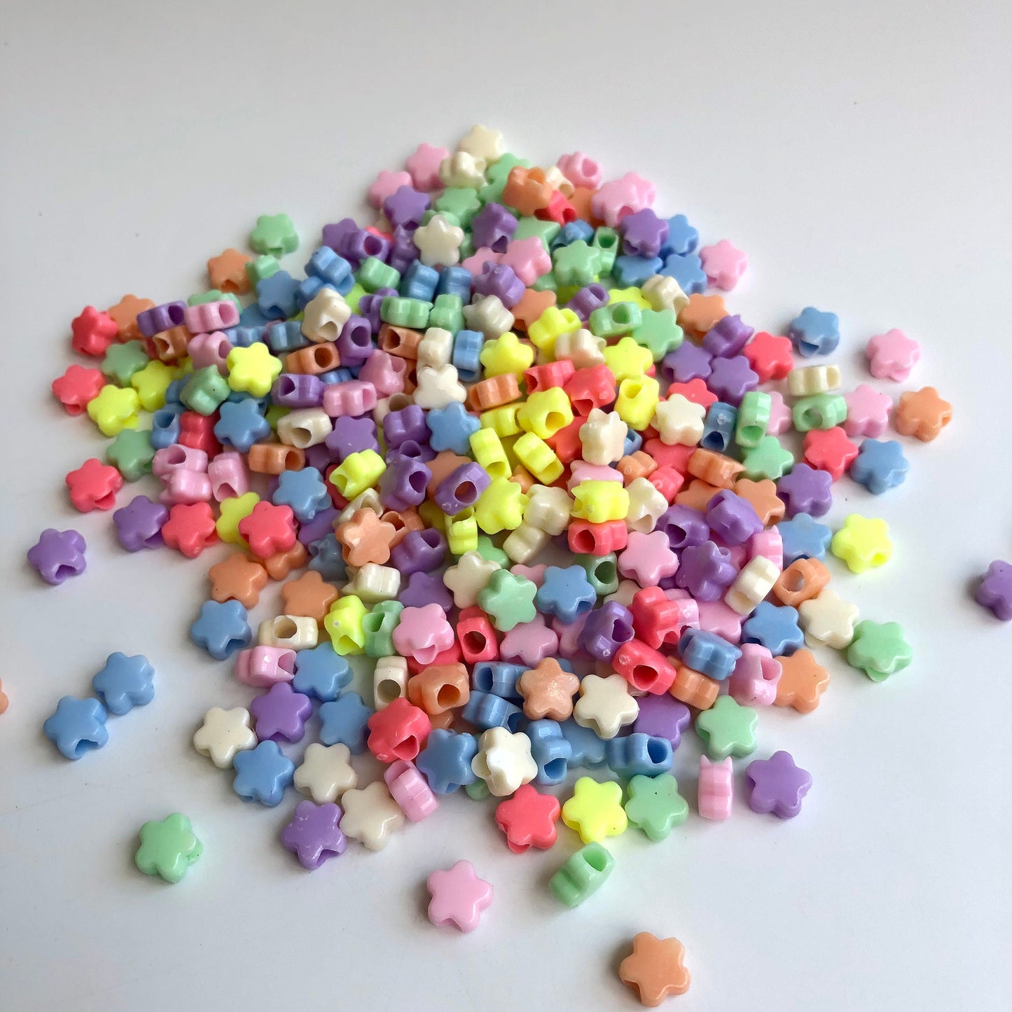 75X Flower Beads Pastel Colour Plastic Acrylic 10x5mm Floral Craft Bead 3.5mm Hole