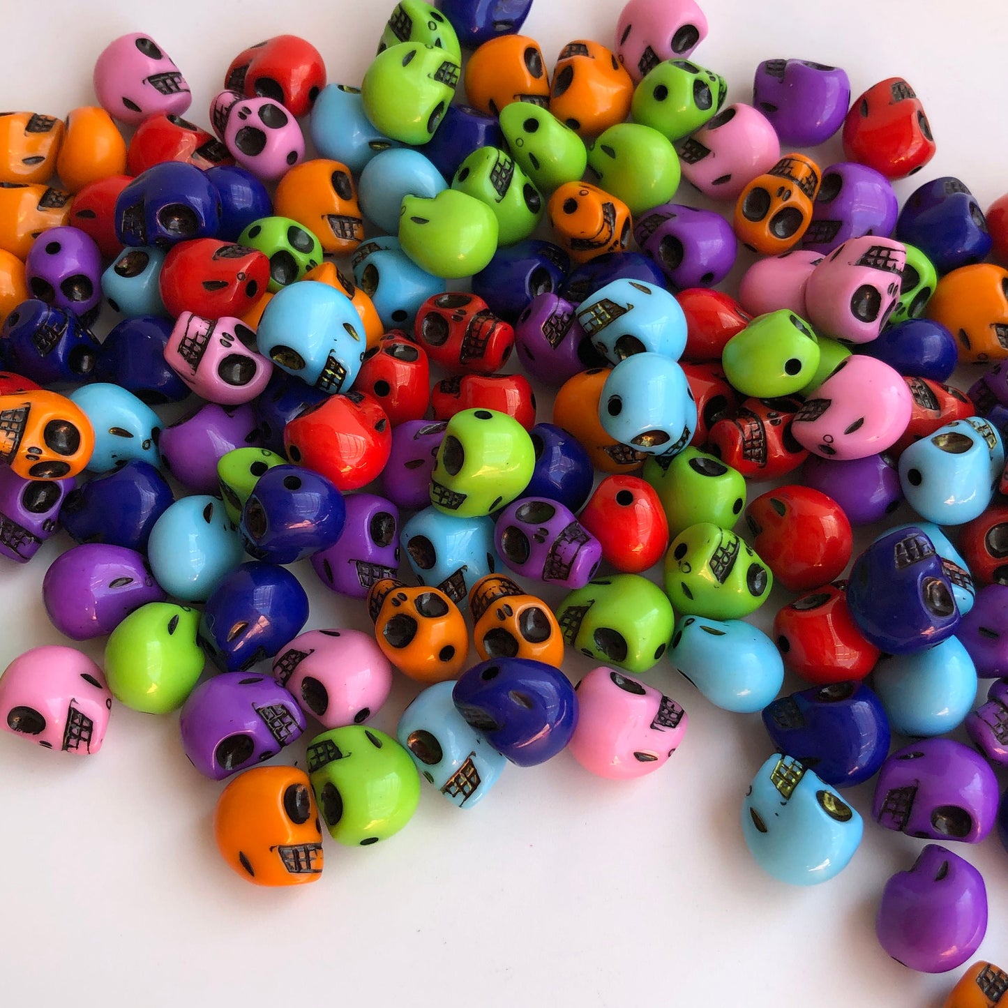 25pcs mixed assorted rainbow colour skull beads 12mm plastic halloween bead
