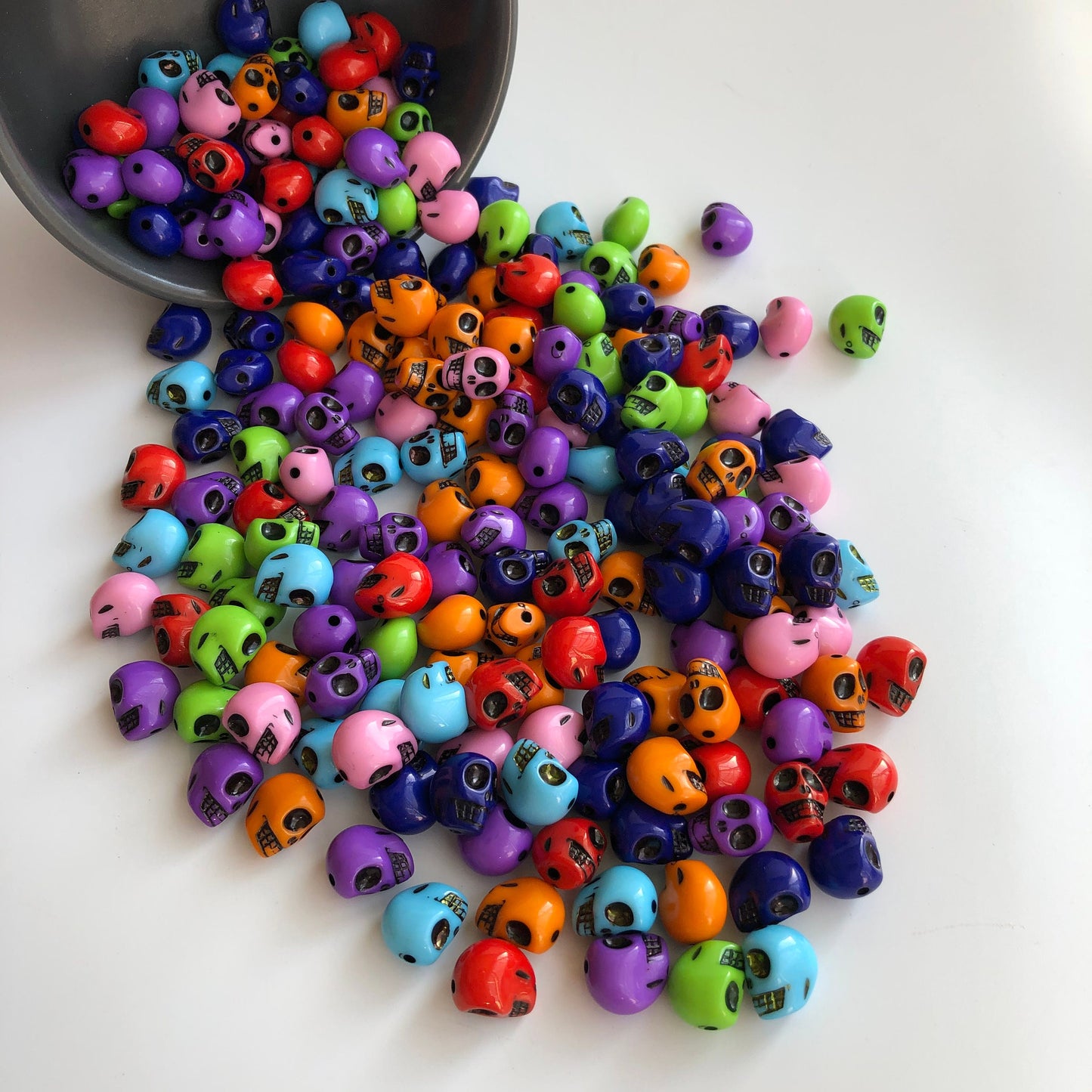 25pcs mixed assorted rainbow colour skull beads 12mm plastic halloween bead