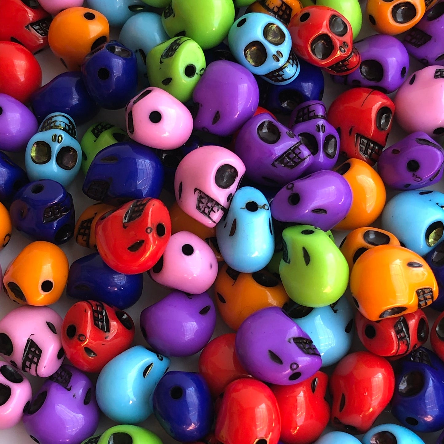25pcs mixed assorted rainbow colour skull beads 12mm plastic halloween bead