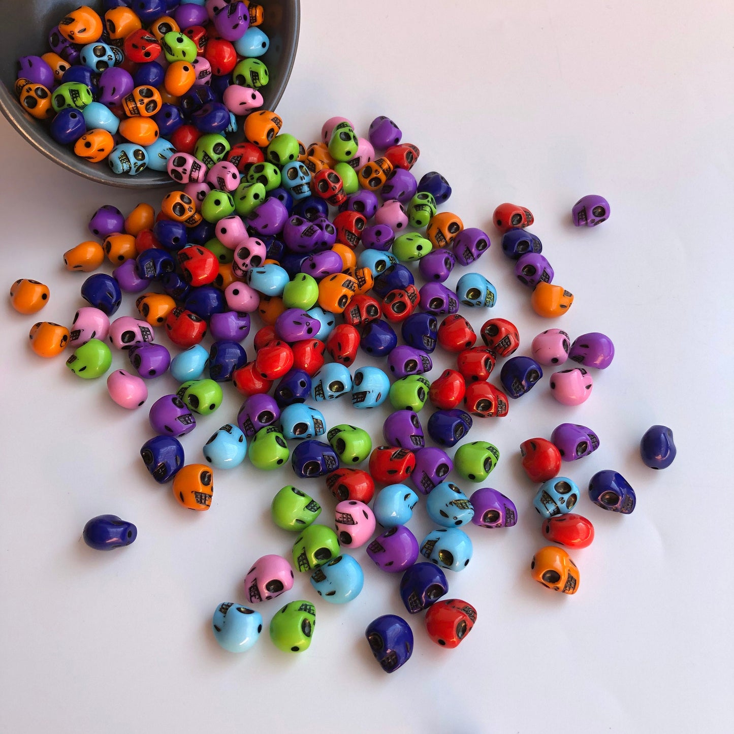 25pcs mixed assorted rainbow colour skull beads 12mm plastic halloween bead