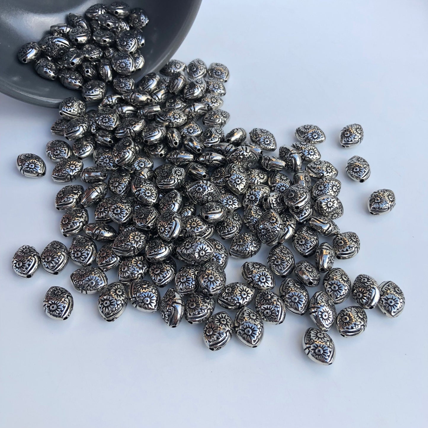 Metallic Silver Floral Pattern Beads 13mm Oval Acrylic Plastic Bead 20 Pieces