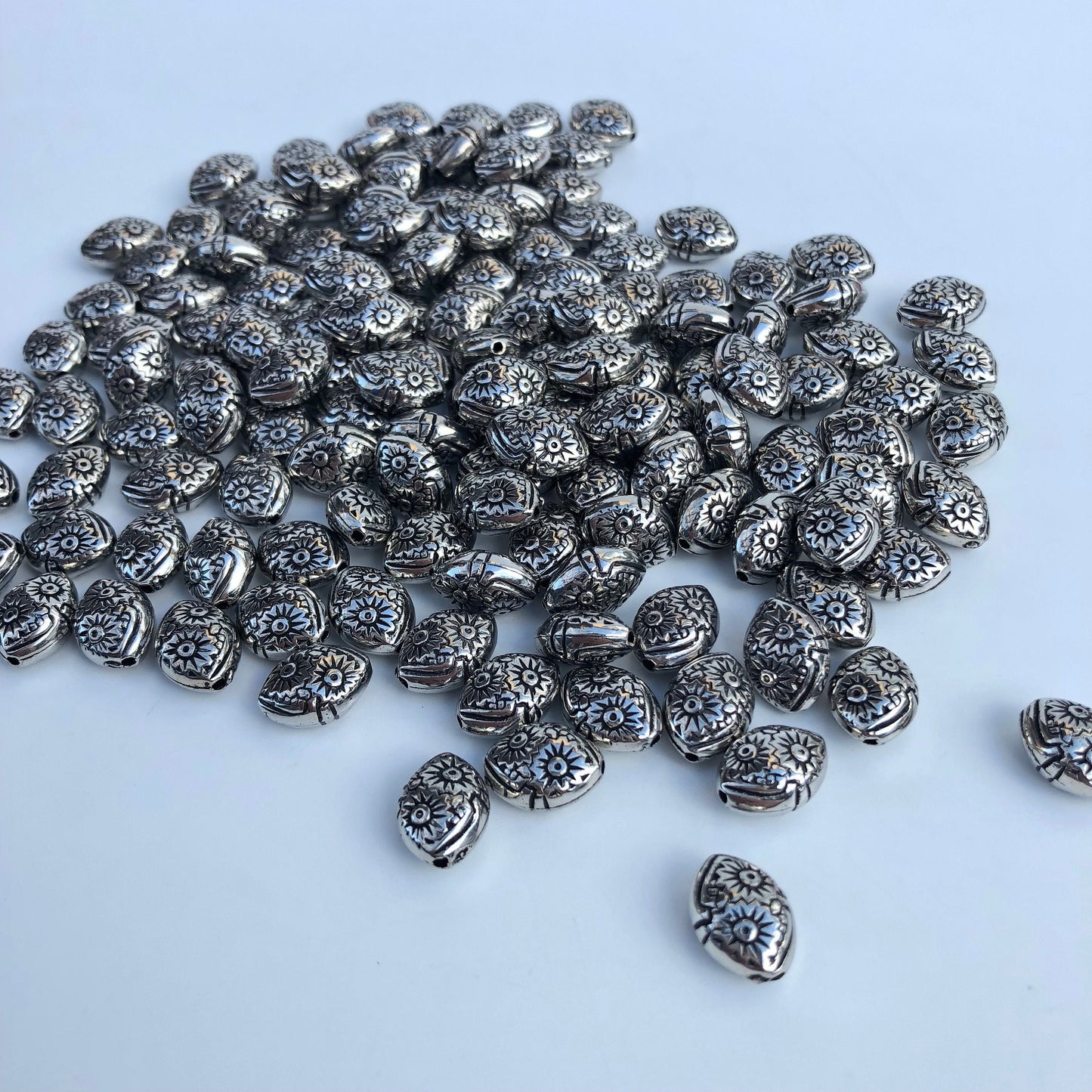 Metallic Silver Floral Pattern Beads 13mm Oval Acrylic Plastic Bead 20 Pieces